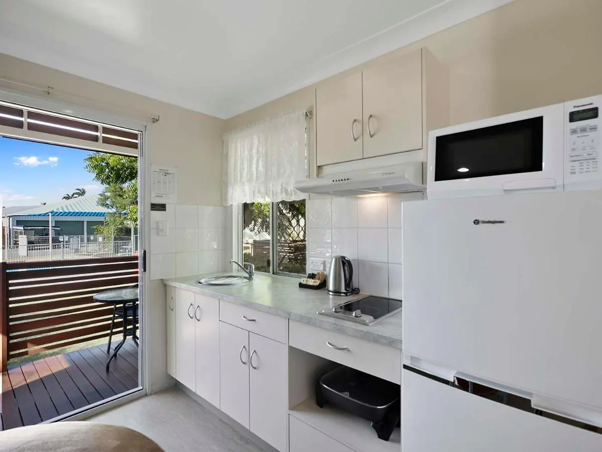 Queens Beach Tourist Village Bowen 4*,  Australia