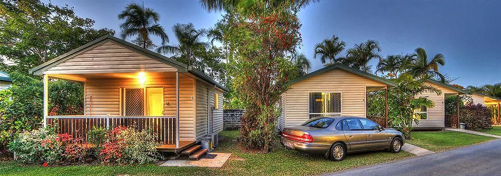**** Resort Queens Beach Tourist Village Bowen Australia