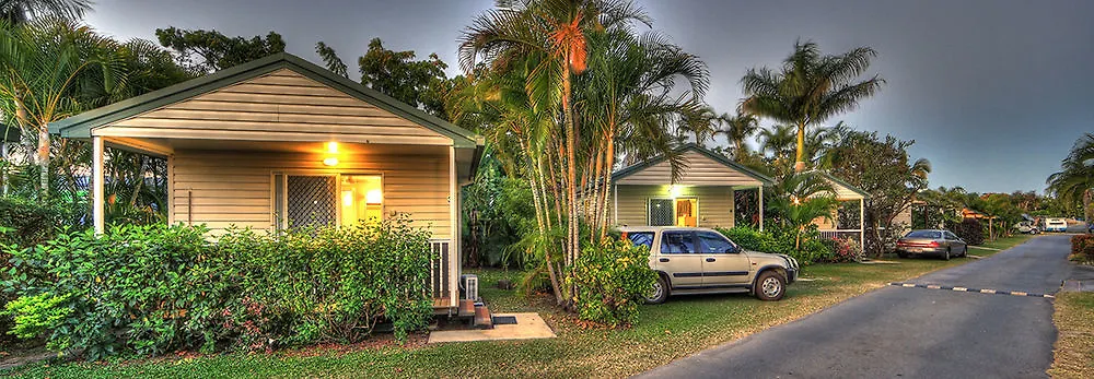 **** Resort Queens Beach Tourist Village Bowen Australia