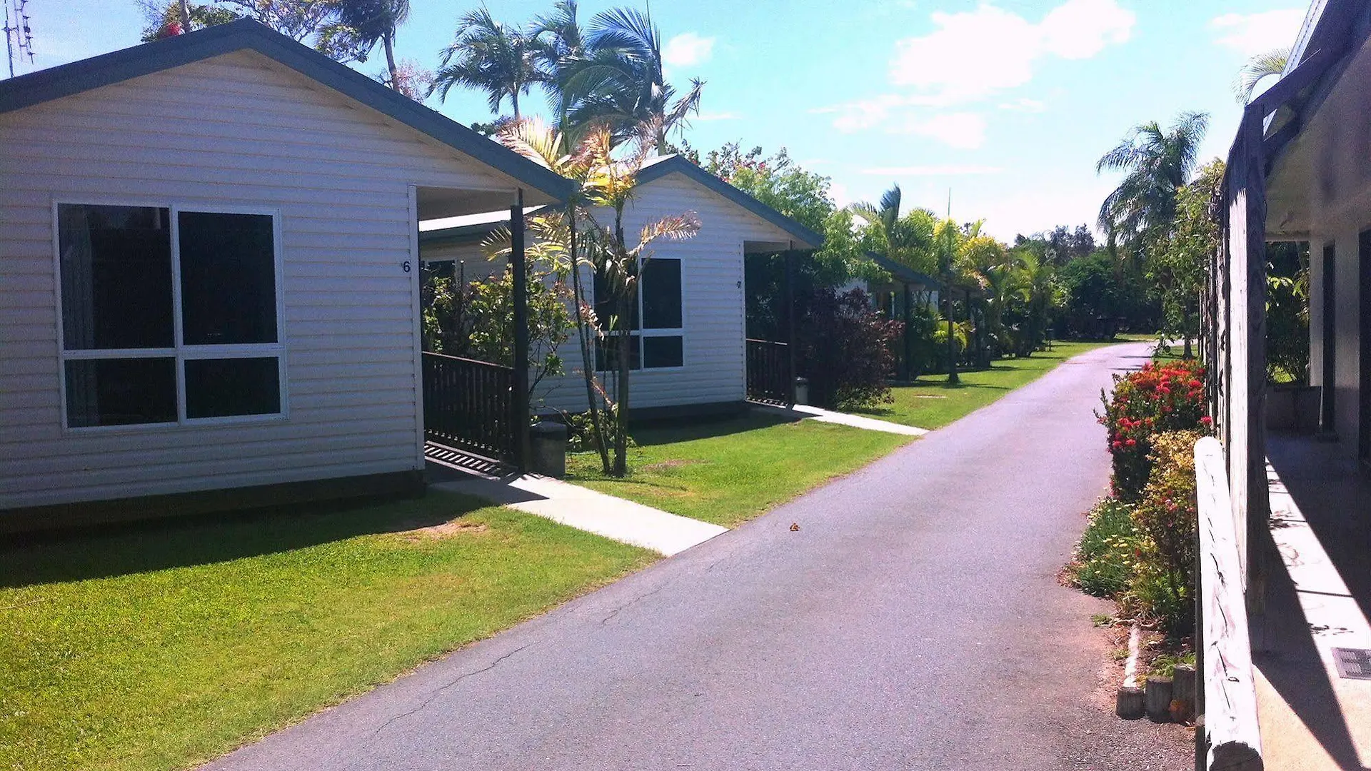 Queens Beach Tourist Village Bowen 4*,  Australia